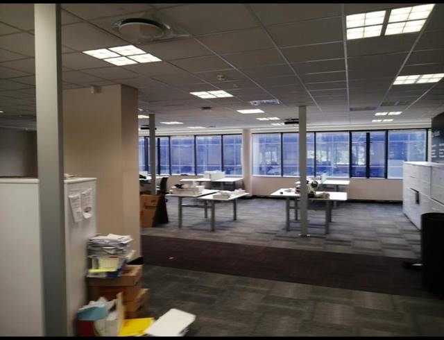 BUSINESS PROPERTY TO RENT IN WOODMEAD